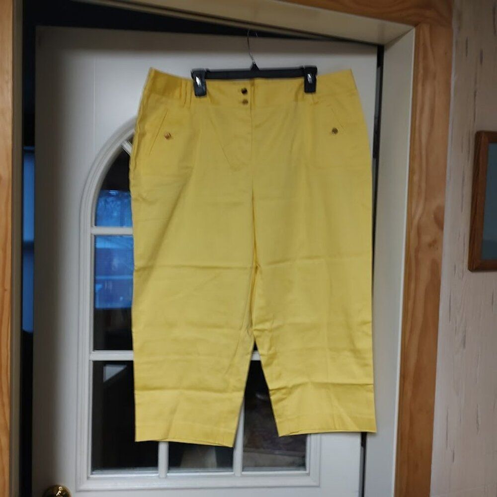 Olivia & Martin Yellow Cropped Pants Size Women's 20W Worn 1 Time
